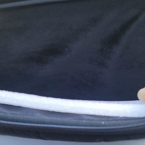 NIB-Incipio Quilted Nylon DEN laptop sleeve - Picture 5 of 7